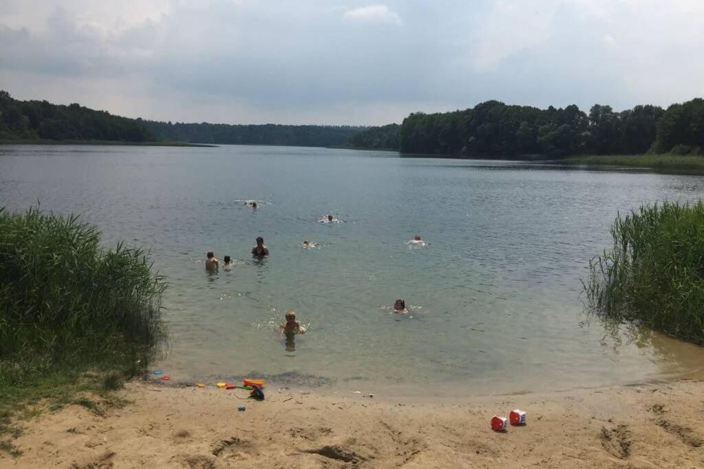 Ferienwohnung In Peetzig Am See アンガーミュンデ エクステリア 写真