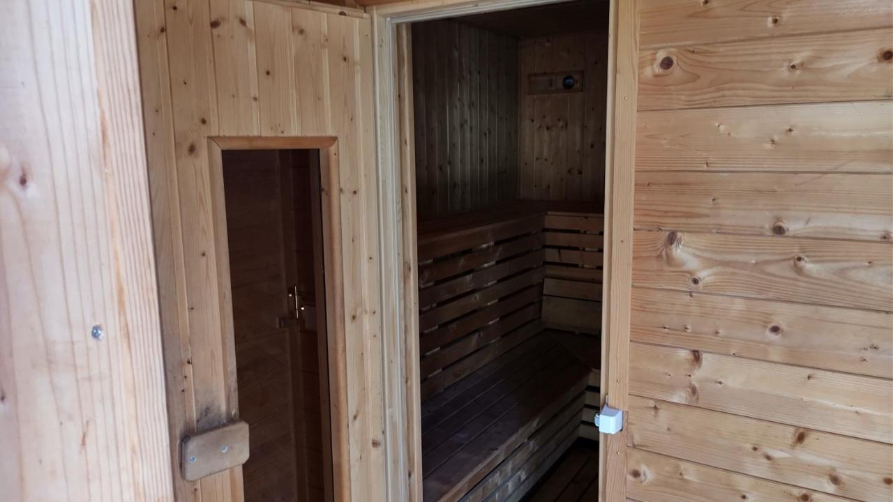 Ferienwohnung In Peetzig Am See アンガーミュンデ エクステリア 写真