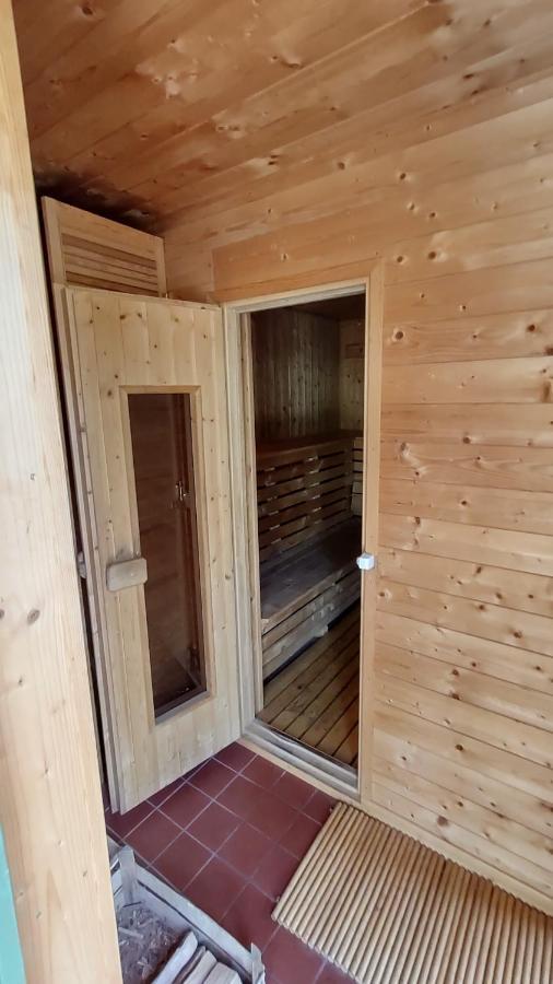 Ferienwohnung In Peetzig Am See アンガーミュンデ エクステリア 写真